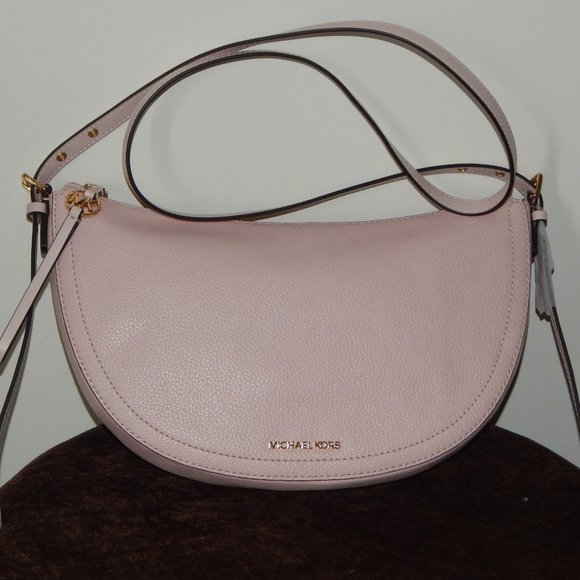 NWT MICHAEL KORS CAMDEN LEATHER TZ MD MESSANGER CROSSBODY  MICHAEL KORS CAMDEN LEATHER MD MESSANGER CROSSBODY